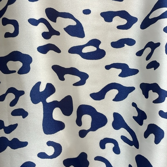 Tyche drape sleeve leopard silky elastic waistband top. - Picture 3 of 6